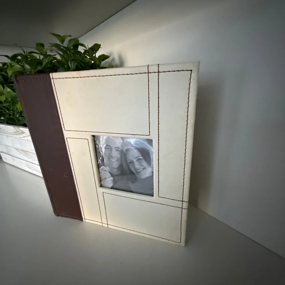 Photo Album 4” x 6”for 160 Photos Pictures Faux Leather Cover Cream & Brown